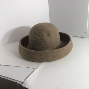 ERIC JAVITS NEW YORK TAN HAT WITH MEDIUM BRIM😍